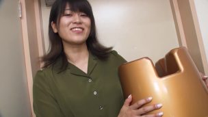 パコパコママ無料エロ動画「スケベ椅子持参！加藤えま」